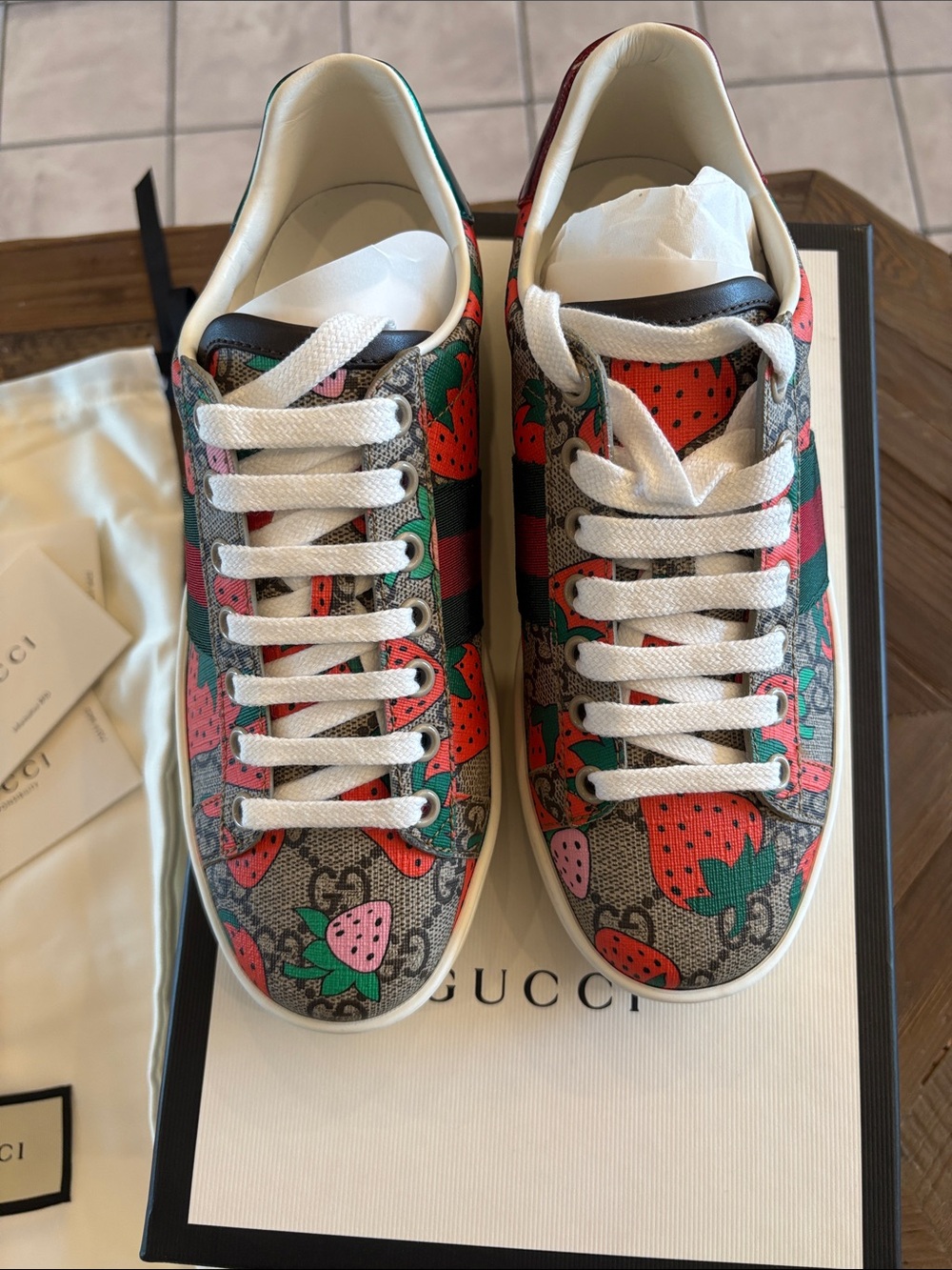 Gucci Strawberries Ace Sneaker in Red, Green, Pink and Brown NIB - Picture 3 of 8